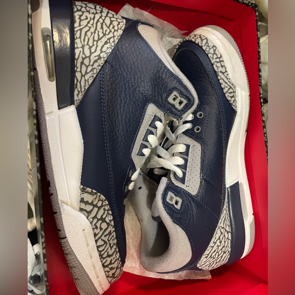 Jordan 3 Retro
Georgetown - Picture 1 of 1